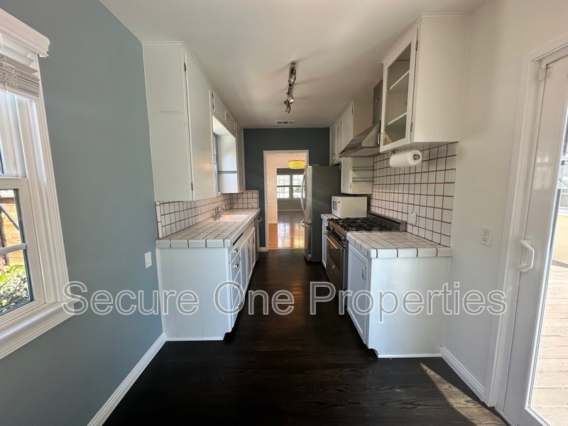 Gorgeous Pool home in Burbank's Rancho Neighborhood! property image