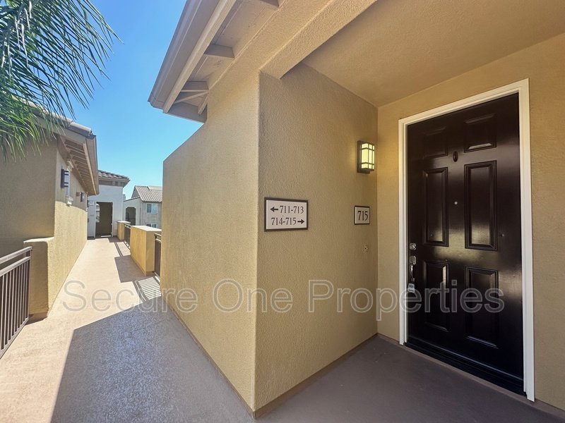 Beautifully Upgraded TOP FLOOR Brookshire Condo! property image