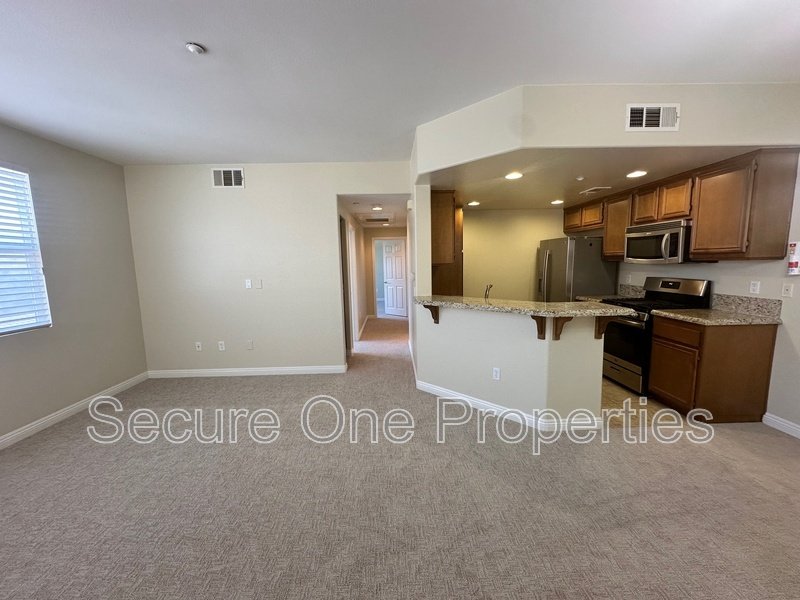 Beautifully Upgraded TOP FLOOR Brookshire Condo! property image