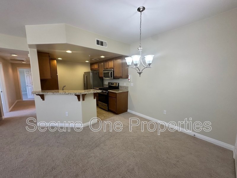 Beautifully Upgraded TOP FLOOR Brookshire Condo! property image