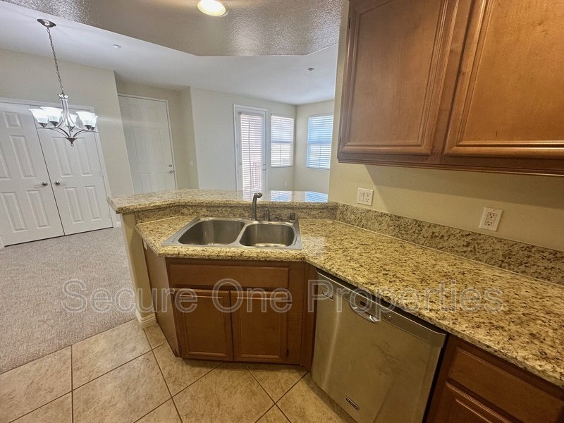 Beautifully Upgraded TOP FLOOR Brookshire Condo! property image