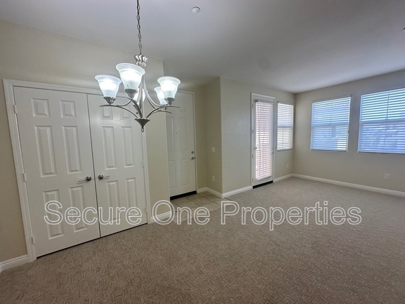 Beautifully Upgraded TOP FLOOR Brookshire Condo! property image
