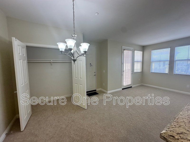 Beautifully Upgraded TOP FLOOR Brookshire Condo! property image