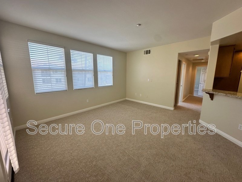 Beautifully Upgraded TOP FLOOR Brookshire Condo! property image