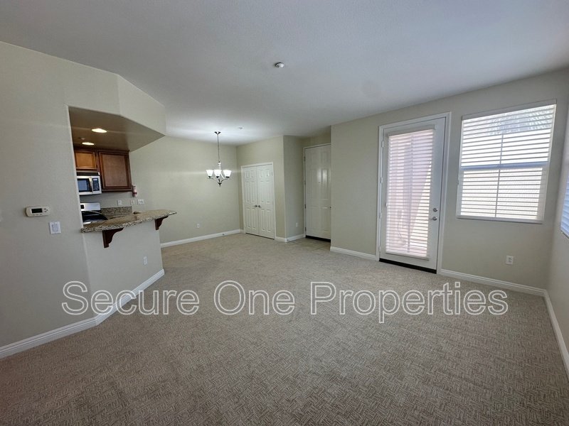 Beautifully Upgraded TOP FLOOR Brookshire Condo! property image