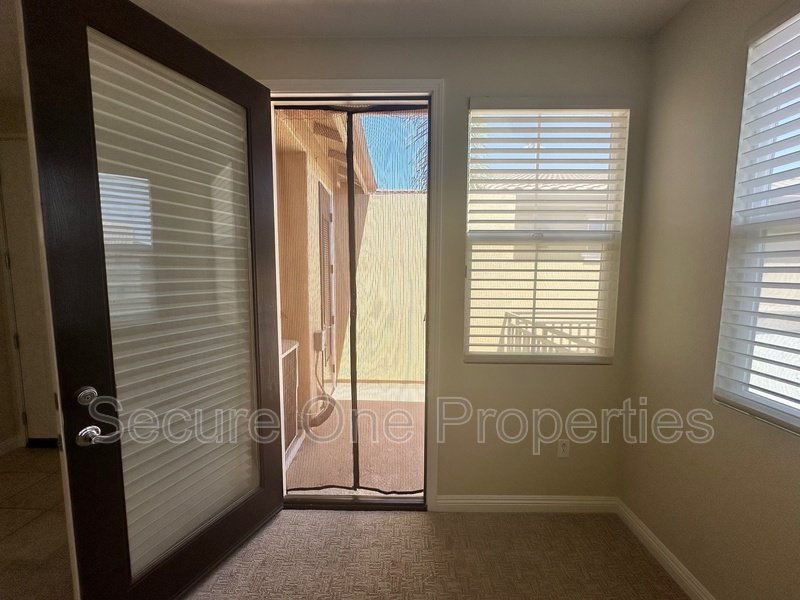Beautifully Upgraded TOP FLOOR Brookshire Condo! property image