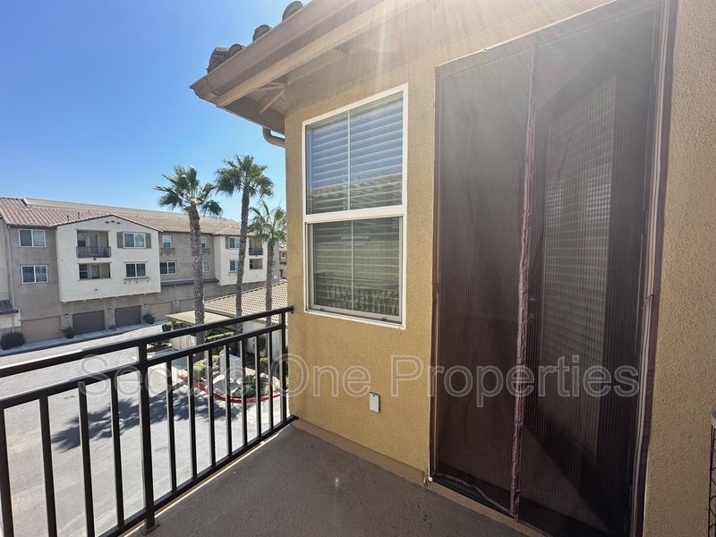 Beautifully Upgraded TOP FLOOR Brookshire Condo! property image