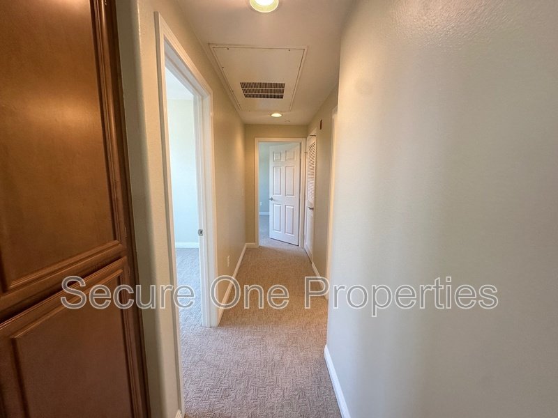 Beautifully Upgraded TOP FLOOR Brookshire Condo! property image