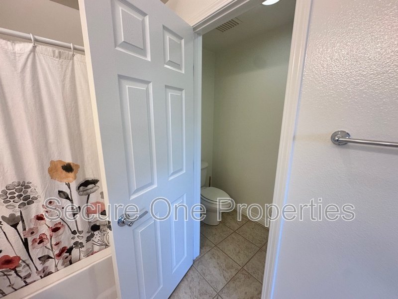 Beautifully Upgraded TOP FLOOR Brookshire Condo! property image