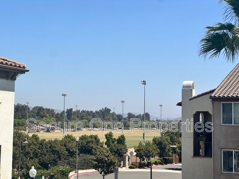 Beautifully Upgraded TOP FLOOR Brookshire Condo! property image
