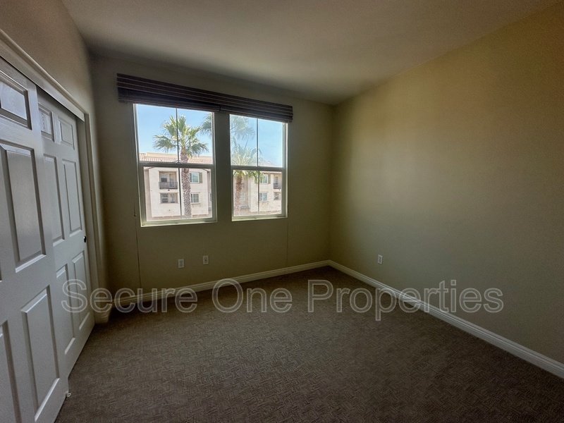 Beautifully Upgraded TOP FLOOR Brookshire Condo! property image