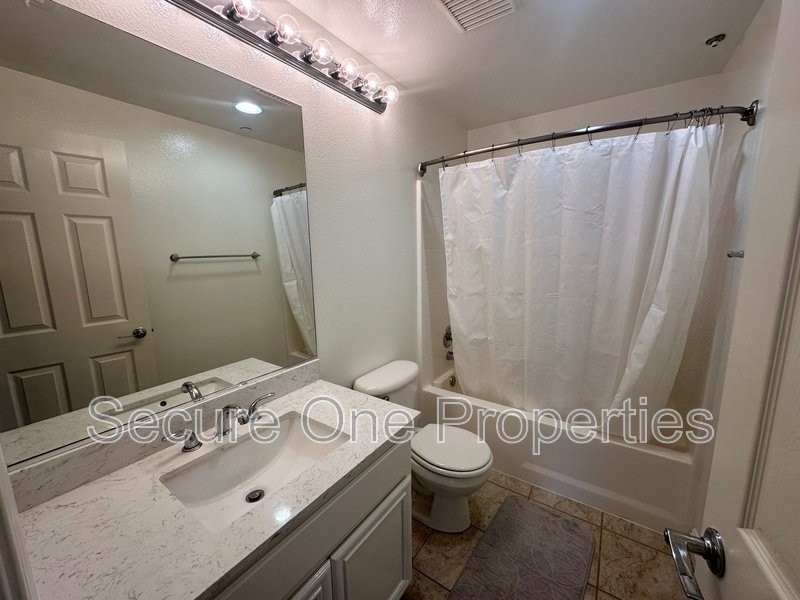 Beautifully Upgraded TOP FLOOR Brookshire Condo! property image