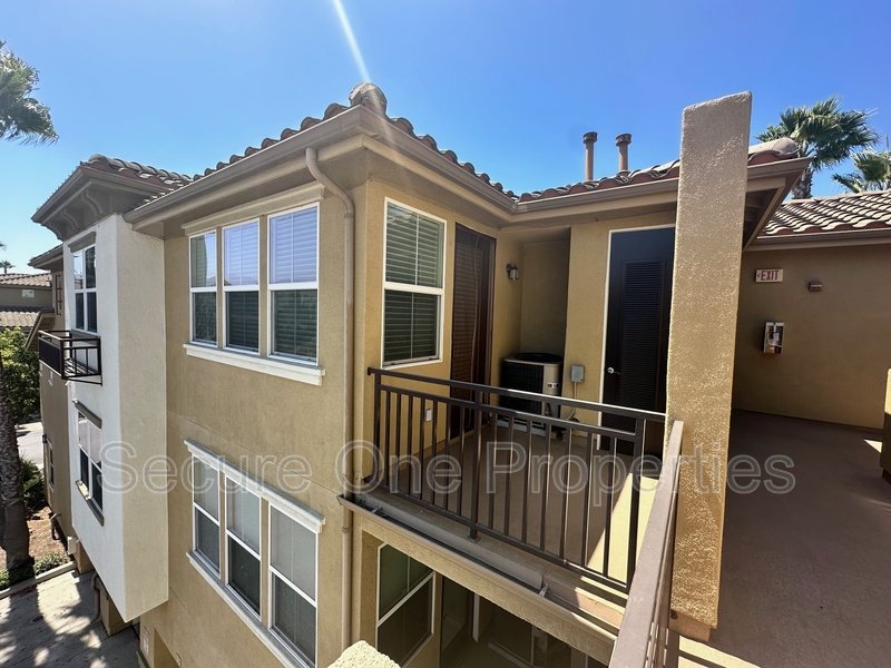 Beautifully Upgraded TOP FLOOR Brookshire Condo! property image