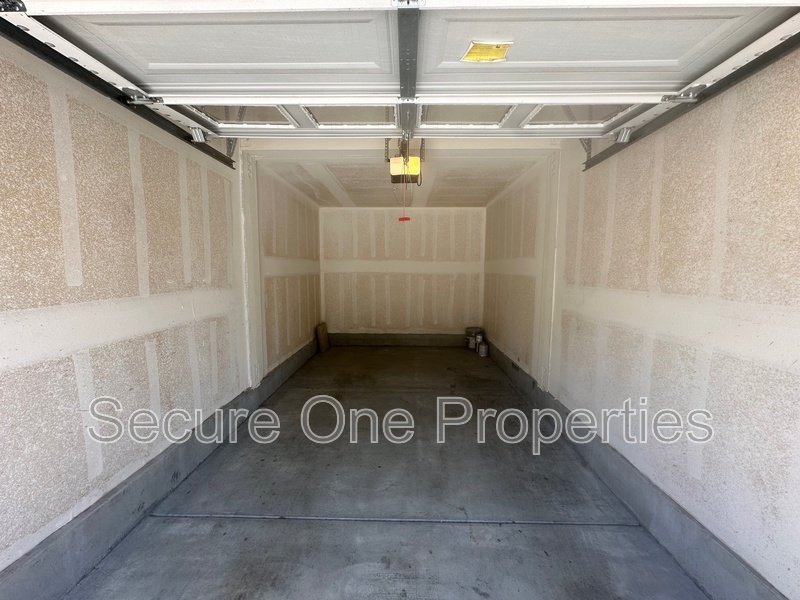 Beautifully Upgraded TOP FLOOR Brookshire Condo! property image