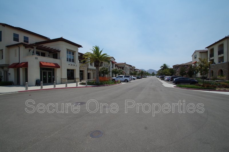 Beautifully Upgraded TOP FLOOR Brookshire Condo! property image